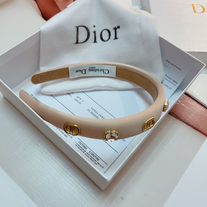 CHRISTIAN DIOR